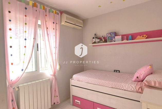 Z drugiej ręki - Szalet -
Torrevieja - Costa Blanca