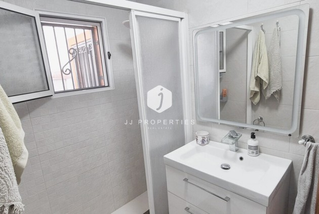 Z drugiej ręki - Szalet -
Torrevieja - Costa Blanca