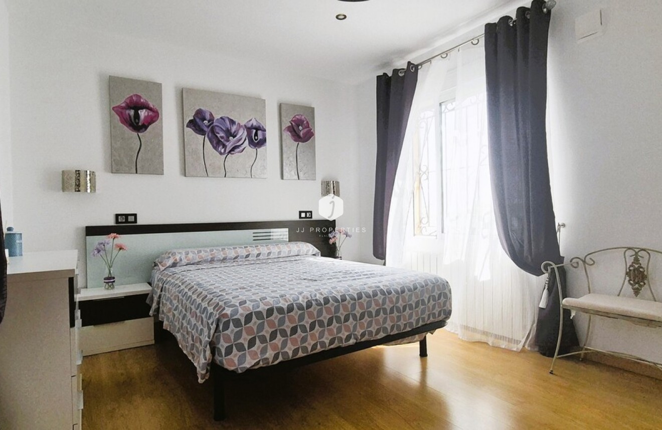 Z drugiej ręki - Szalet -
Torrevieja - Costa Blanca