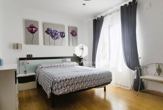 Z drugiej ręki - Szalet -
Torrevieja - Costa Blanca