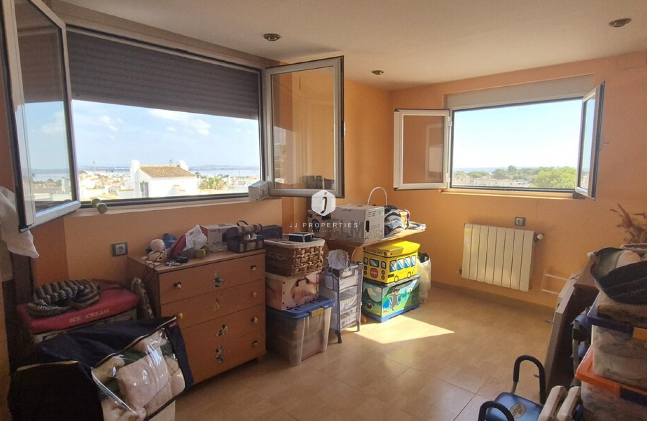 Z drugiej ręki - Szalet -
Torrevieja - Costa Blanca