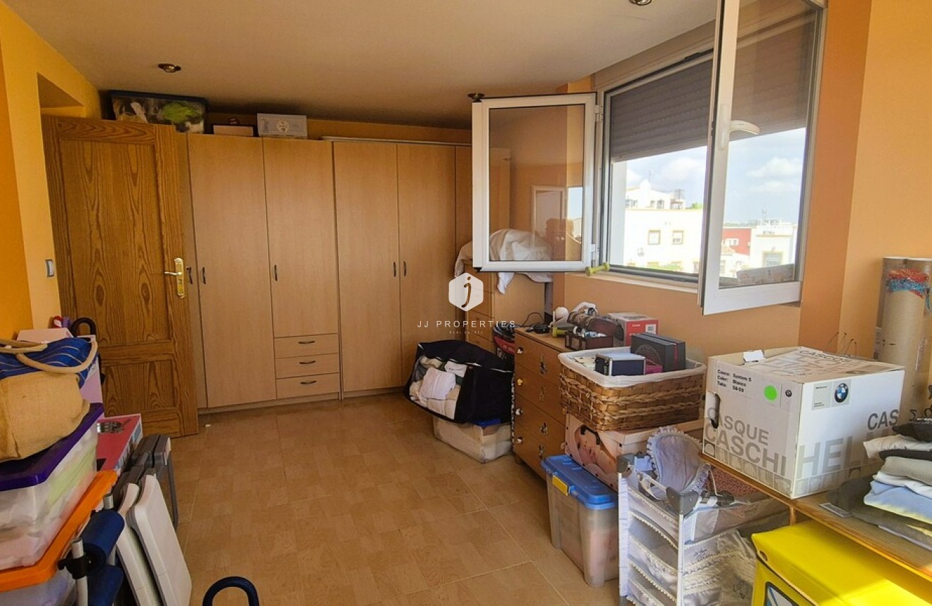 Z drugiej ręki - Szalet -
Torrevieja - Costa Blanca
