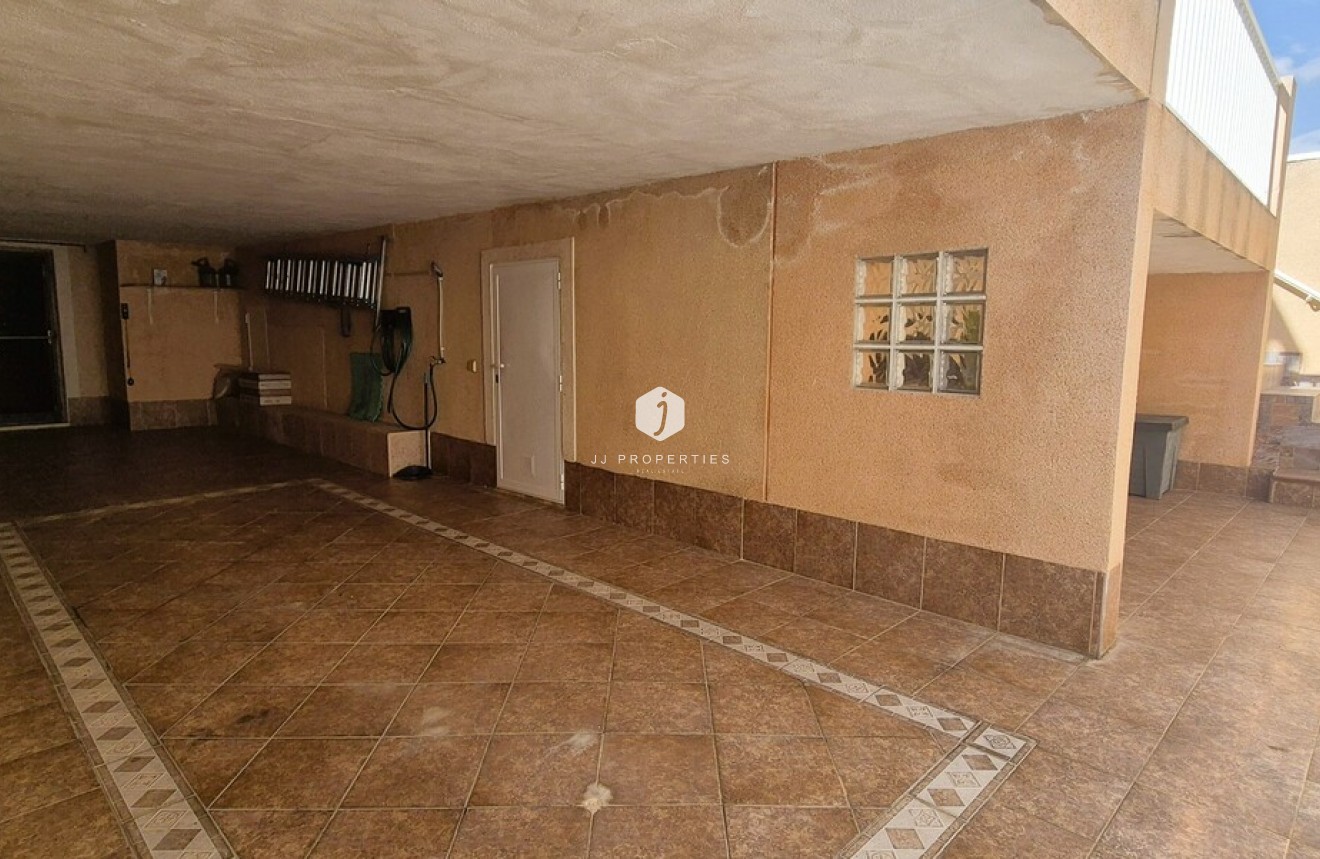 Z drugiej ręki - Szalet -
Torrevieja - Costa Blanca