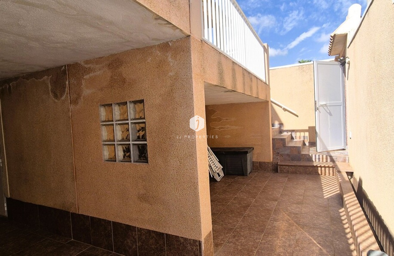 Z drugiej ręki - Szalet -
Torrevieja - Costa Blanca