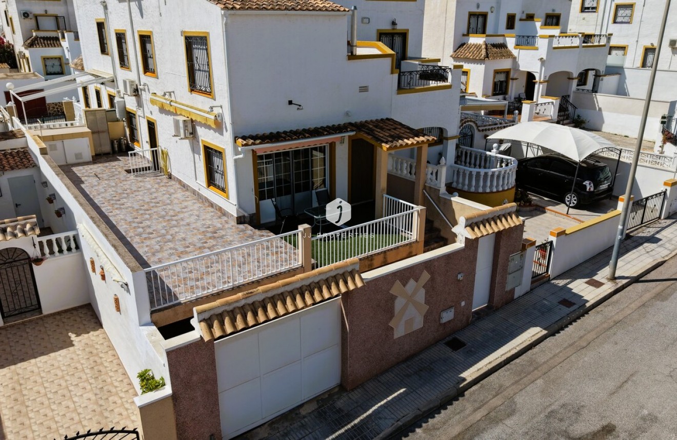 Z drugiej ręki - Szalet -
Torrevieja - Costa Blanca