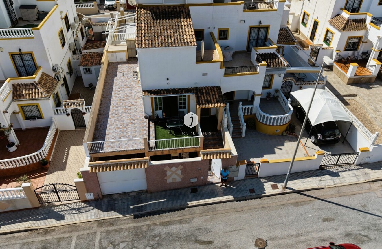 Z drugiej ręki - Szalet -
Torrevieja - Costa Blanca