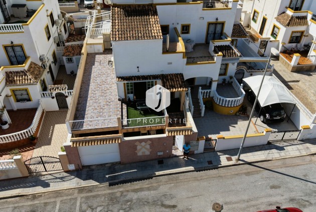 Z drugiej ręki - Szalet -
Torrevieja - Costa Blanca