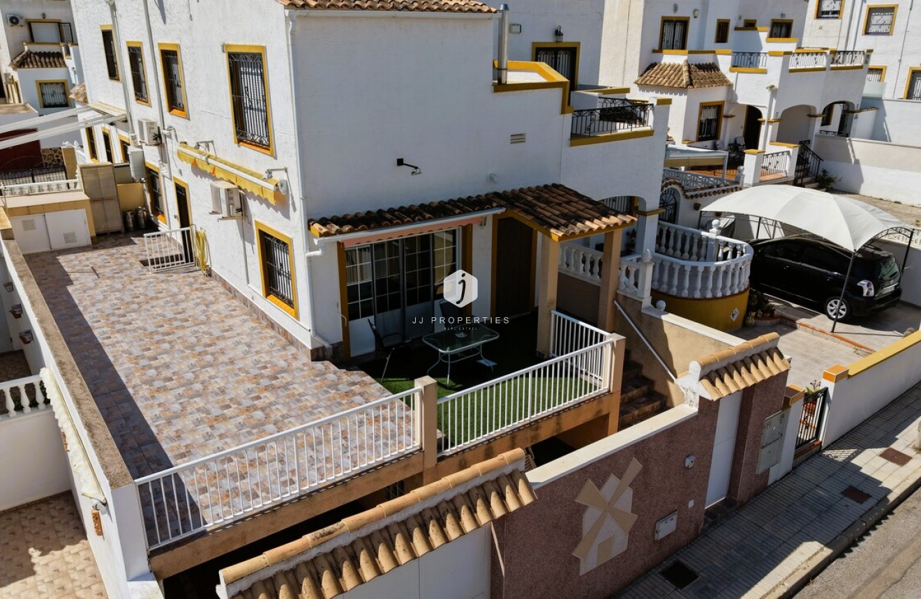 Z drugiej ręki - Szalet -
Torrevieja - Costa Blanca