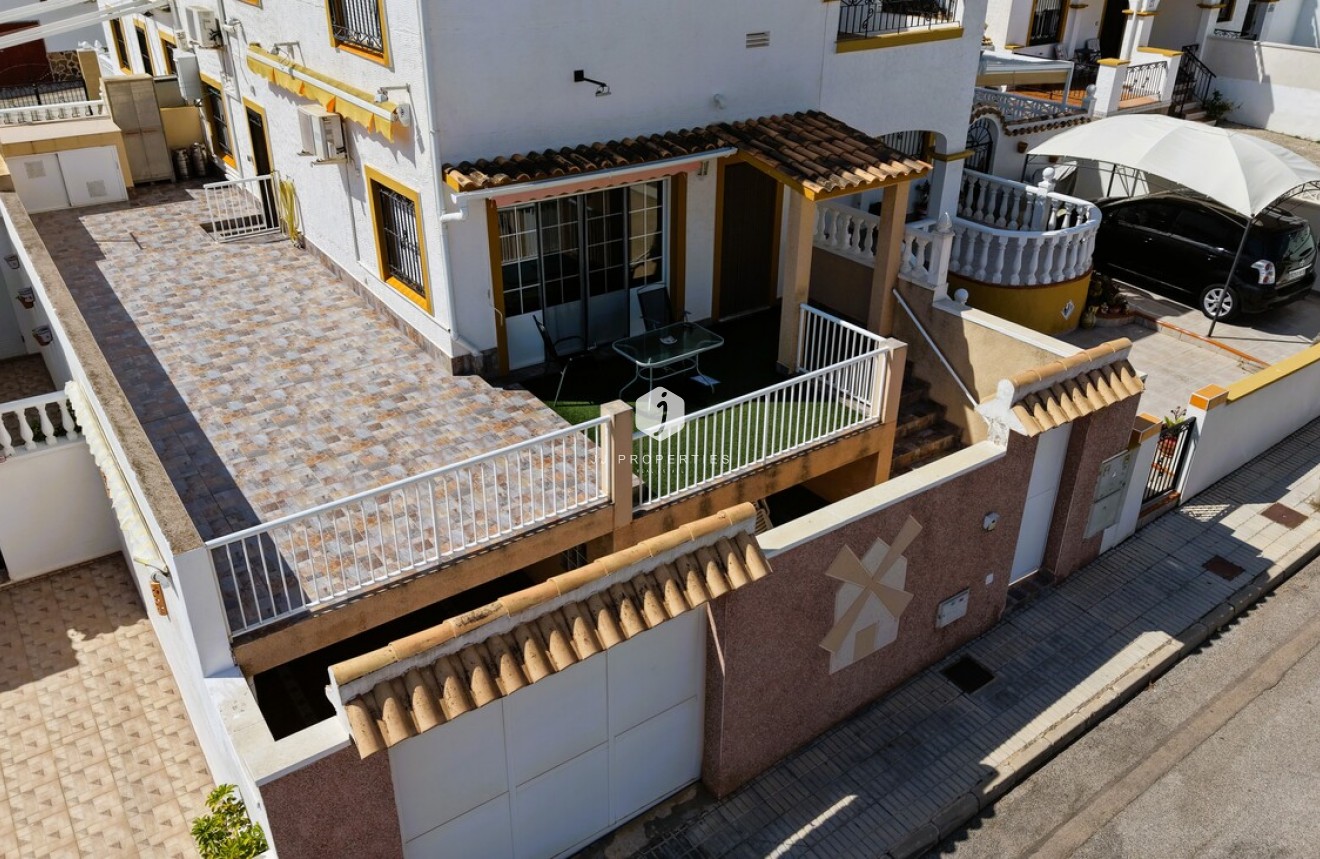 Z drugiej ręki - Szalet -
Torrevieja - Costa Blanca