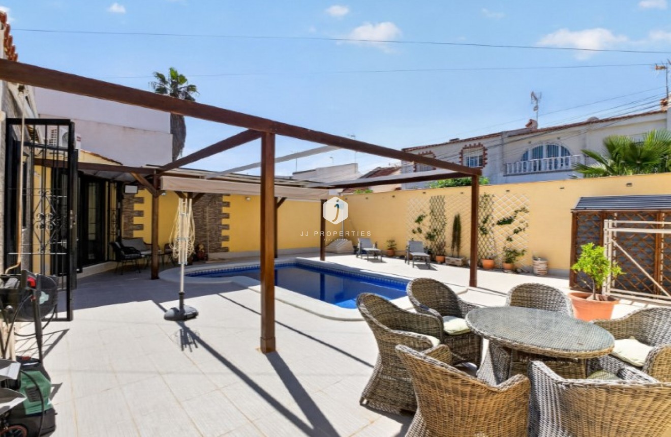 Resale - Villa -
Torrevieja - Costa Blanca