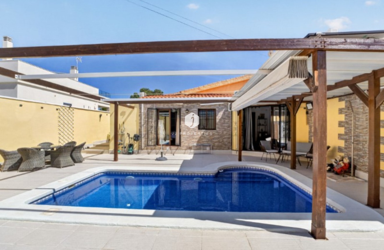 Resale - Villa -
Torrevieja - Costa Blanca