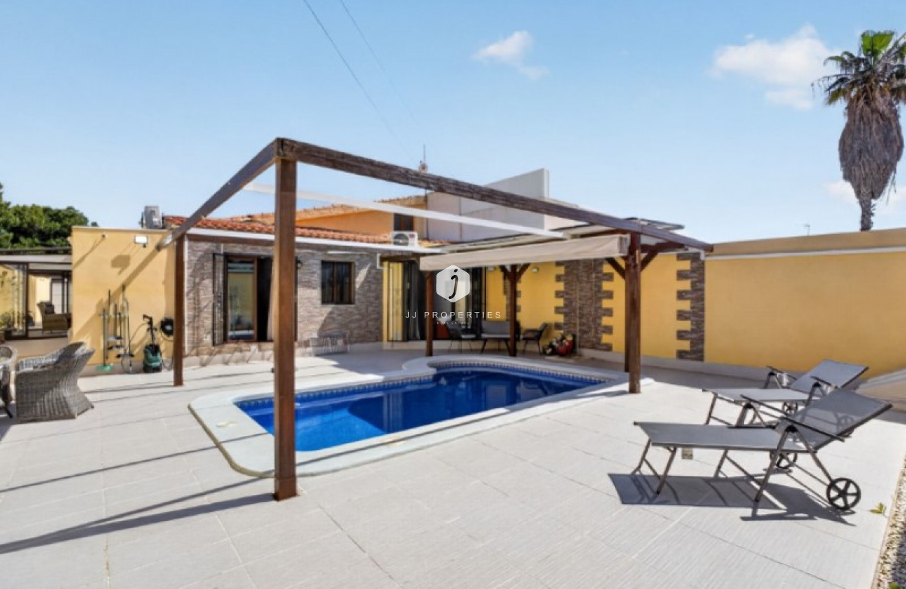 Resale - Villa -
Torrevieja - Costa Blanca