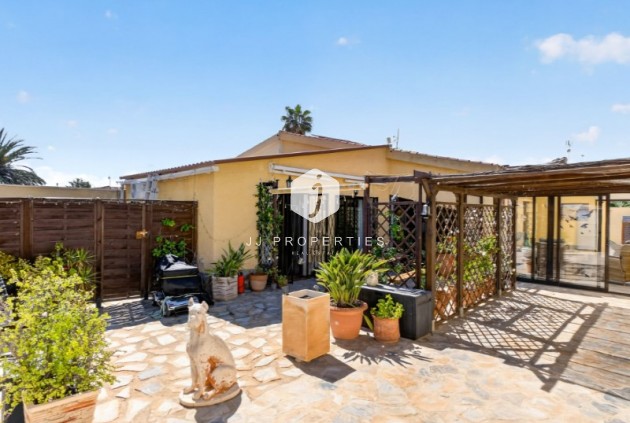 Resale - Villa -
Torrevieja - Costa Blanca