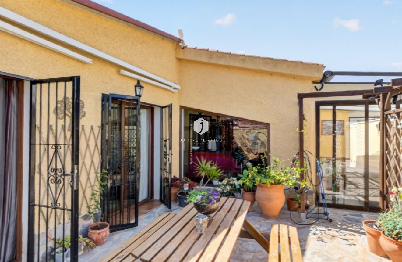 Resale - Villa -
Torrevieja - Costa Blanca