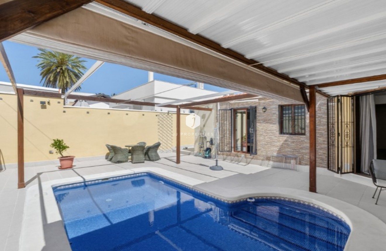 Resale - Villa -
Torrevieja - Costa Blanca