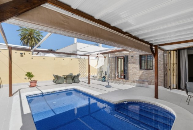 Resale - Villa -
Torrevieja - Costa Blanca