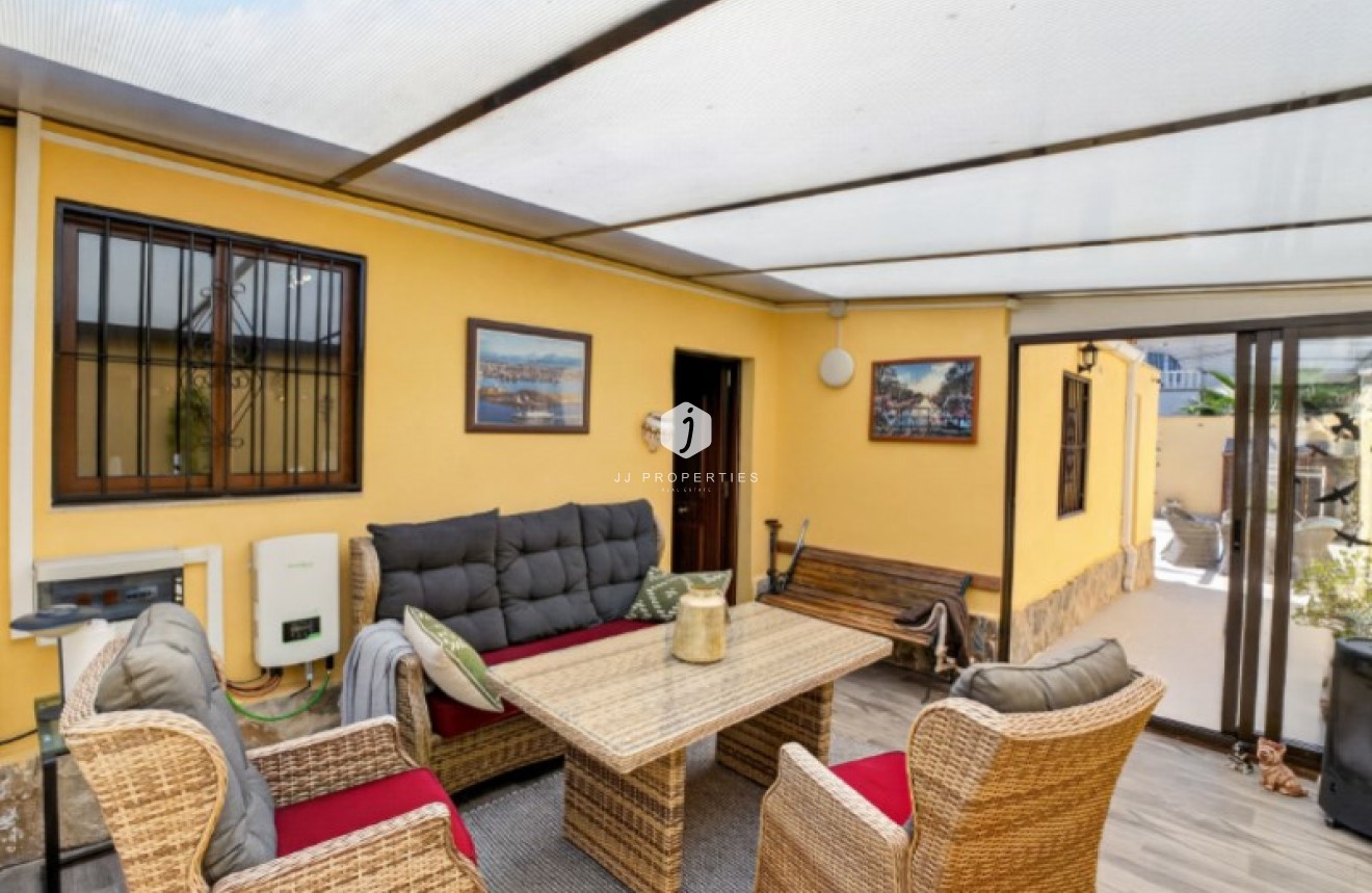 Resale - Villa -
Torrevieja - Costa Blanca