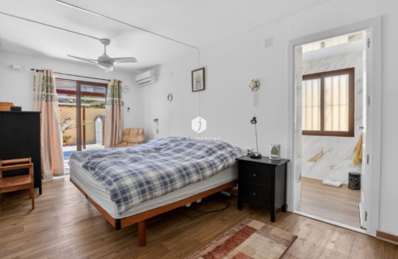 Resale - Villa -
Torrevieja - Costa Blanca