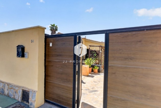 Resale - Villa -
Torrevieja - Costa Blanca