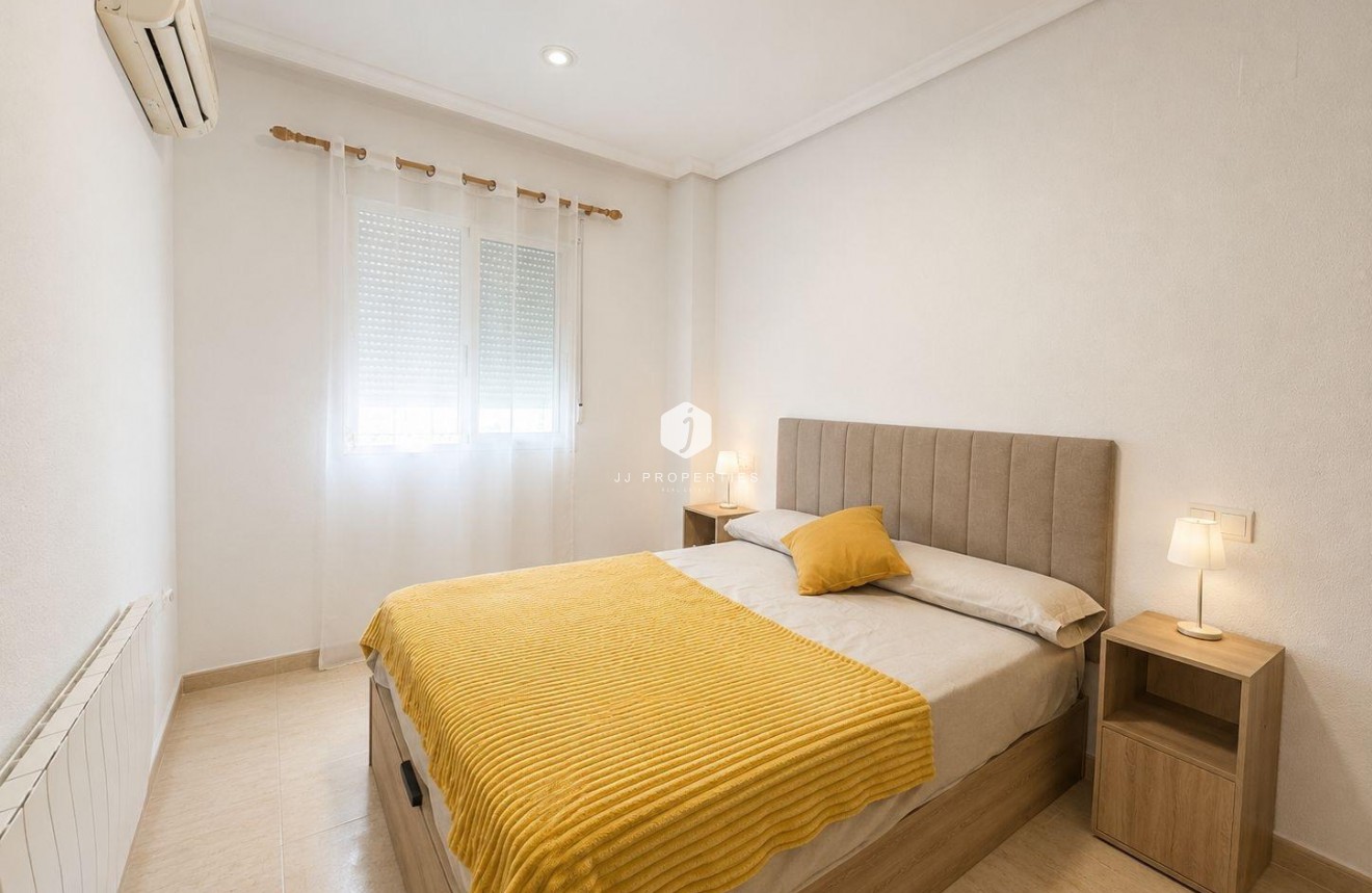 Tweedehands - Appartement / flat -
Torrevieja - Playa del Cura