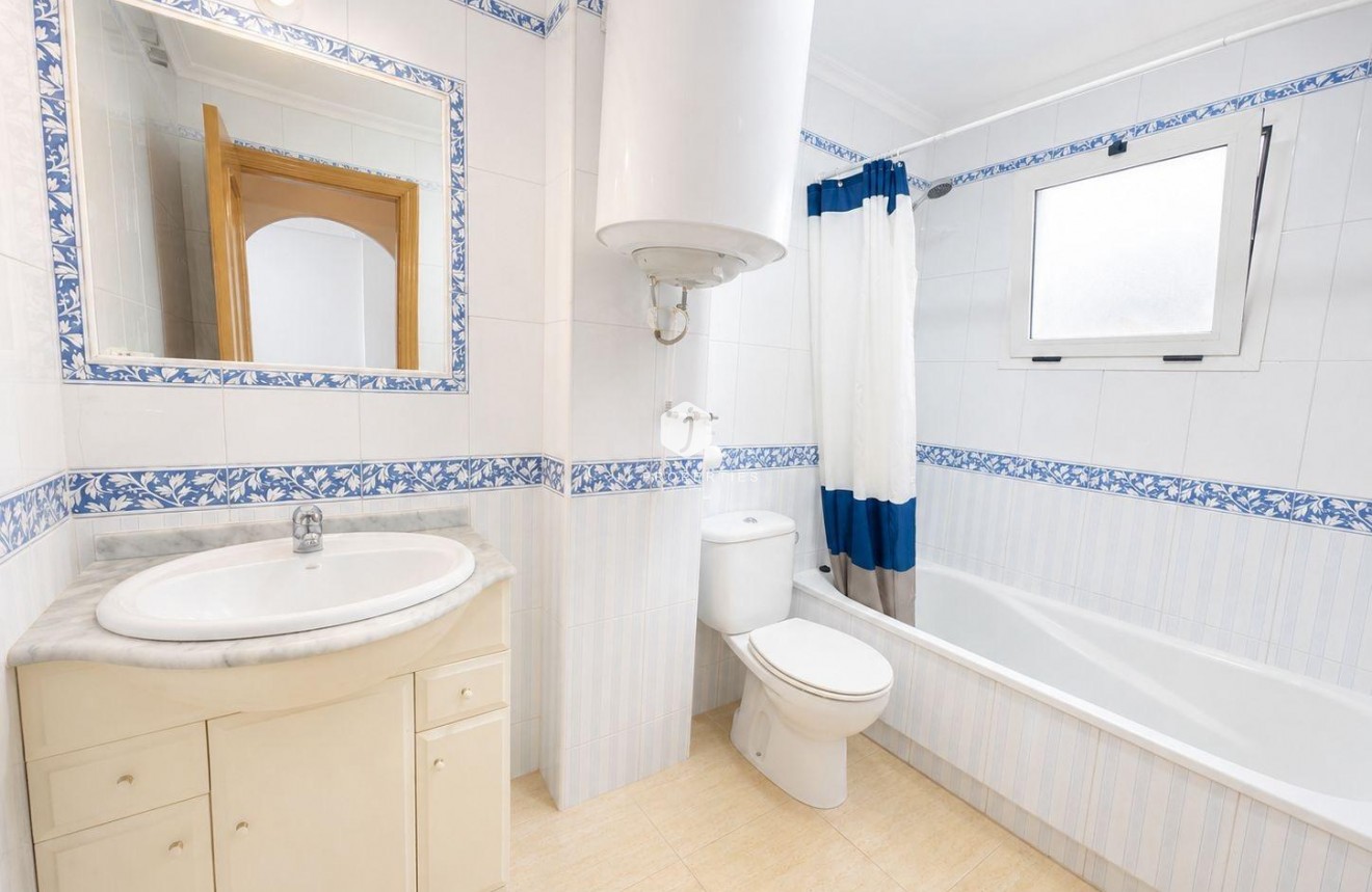 Tweedehands - Appartement / flat -
Torrevieja - Playa del Cura