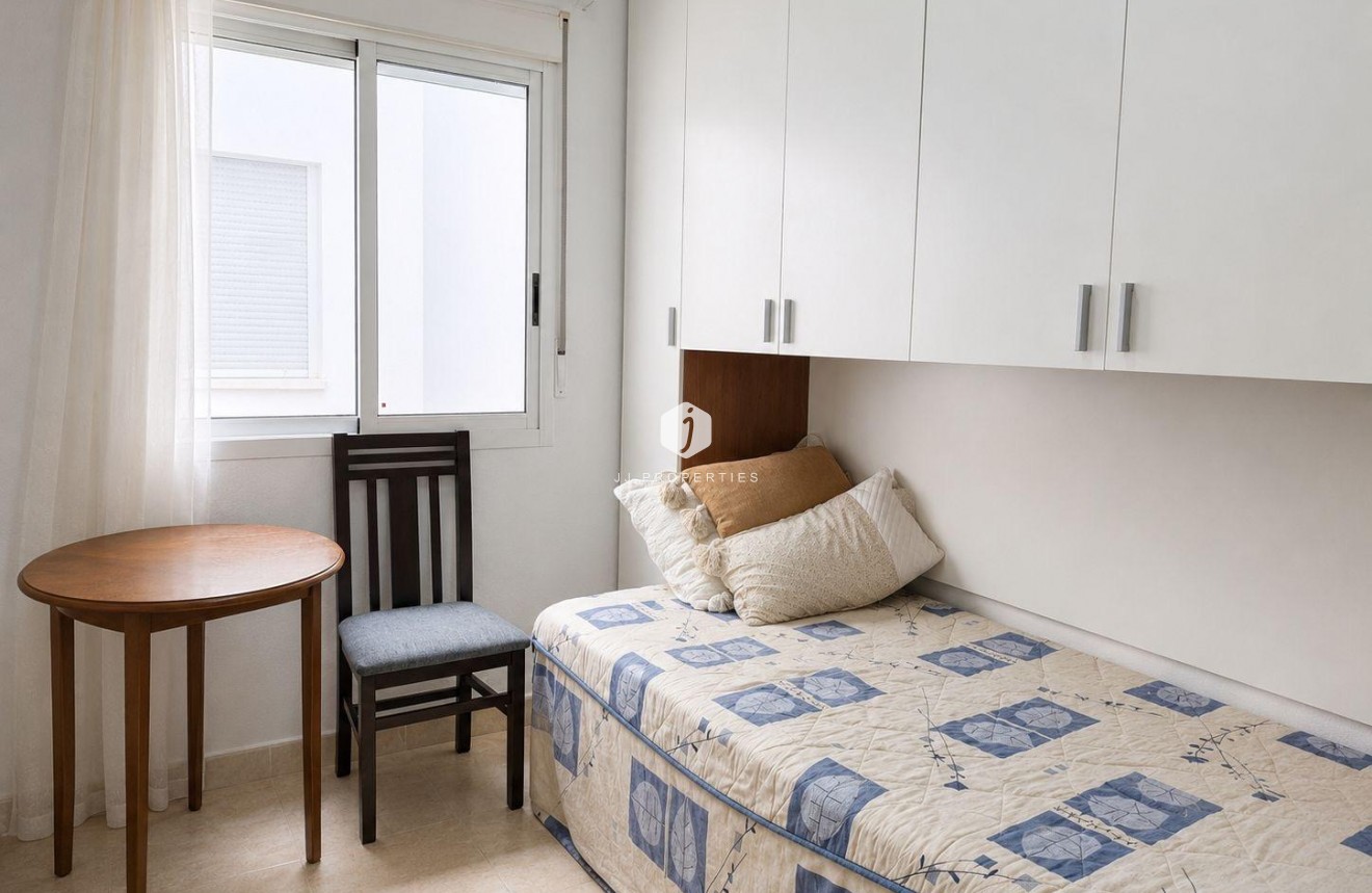 Tweedehands - Appartement / flat -
Torrevieja - Playa del Cura