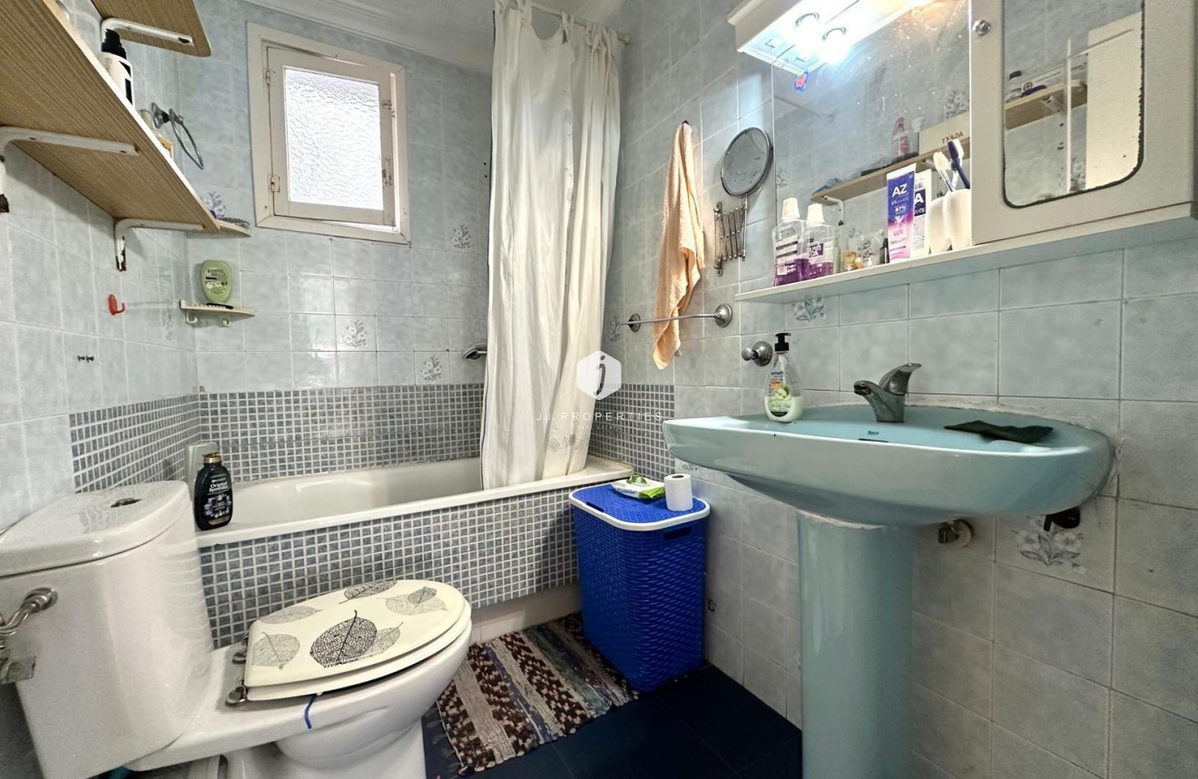 Tweedehands - Appartement / flat -
Torrevieja - Estacion de autobuses