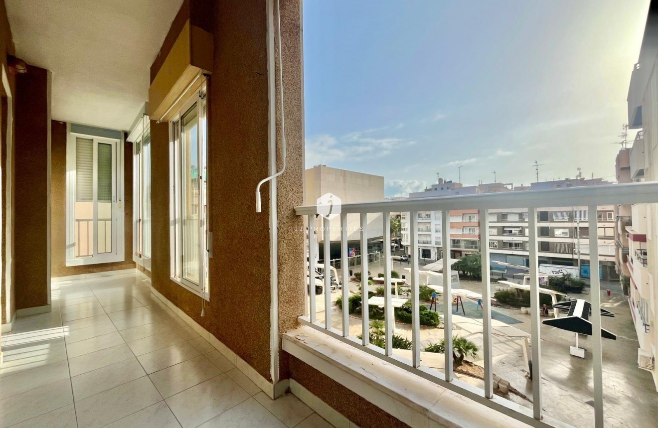Segunda mano - Apartamento / piso -
Torrevieja
