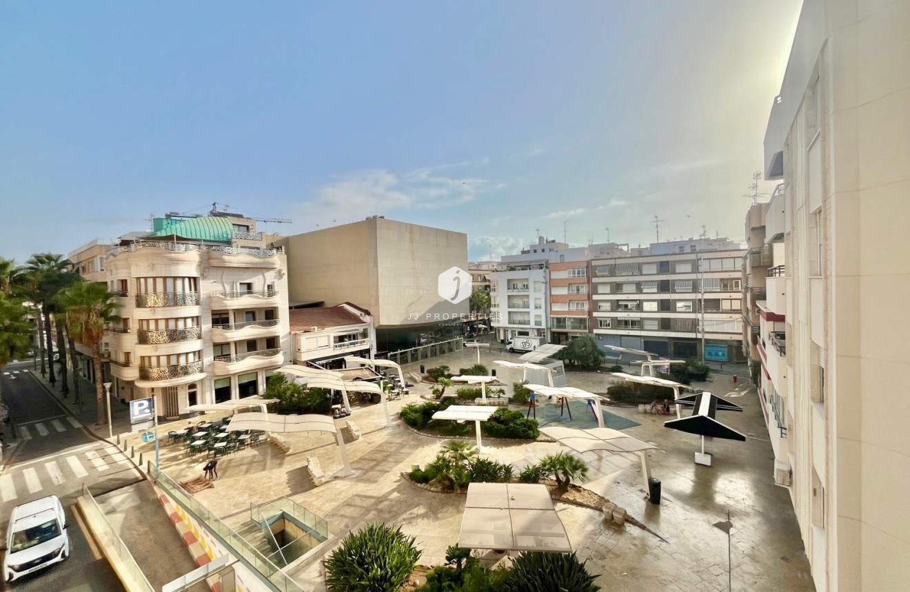 Segunda mano - Apartamento / piso -
Torrevieja
