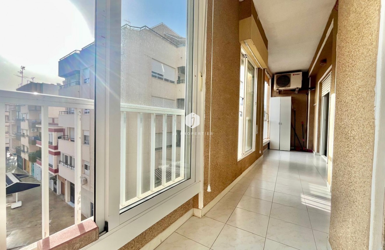 Segunda mano - Apartamento / piso -
Torrevieja