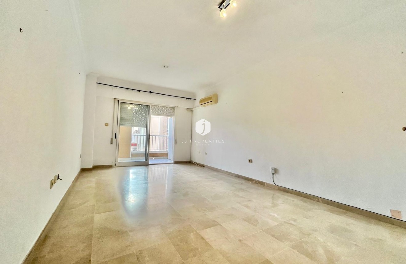 Segunda mano - Apartamento / piso -
Torrevieja