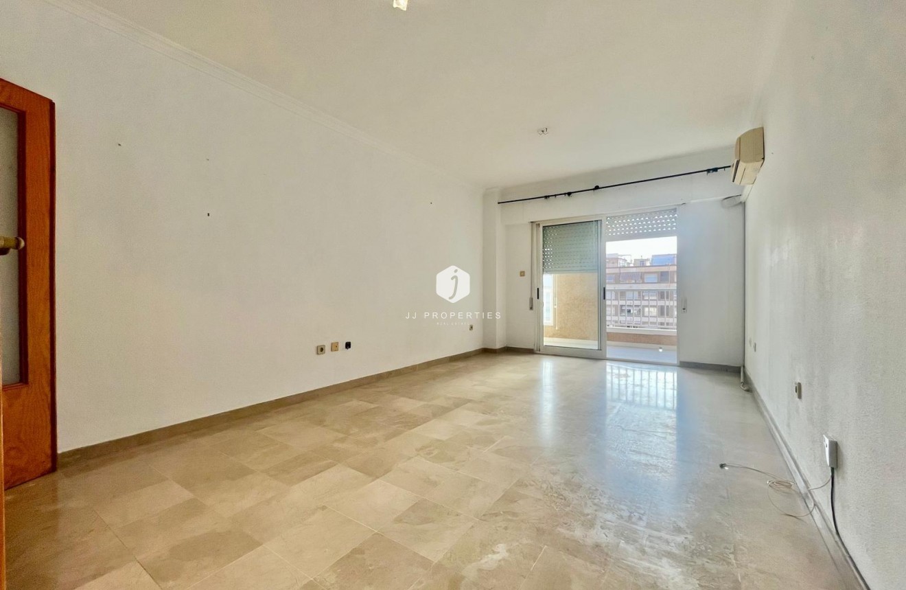 Segunda mano - Apartamento / piso -
Torrevieja