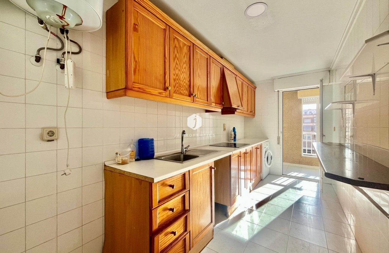 Segunda mano - Apartamento / piso -
Torrevieja