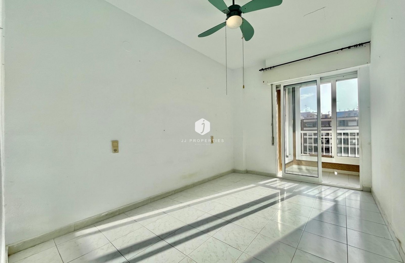 Segunda mano - Apartamento / piso -
Torrevieja