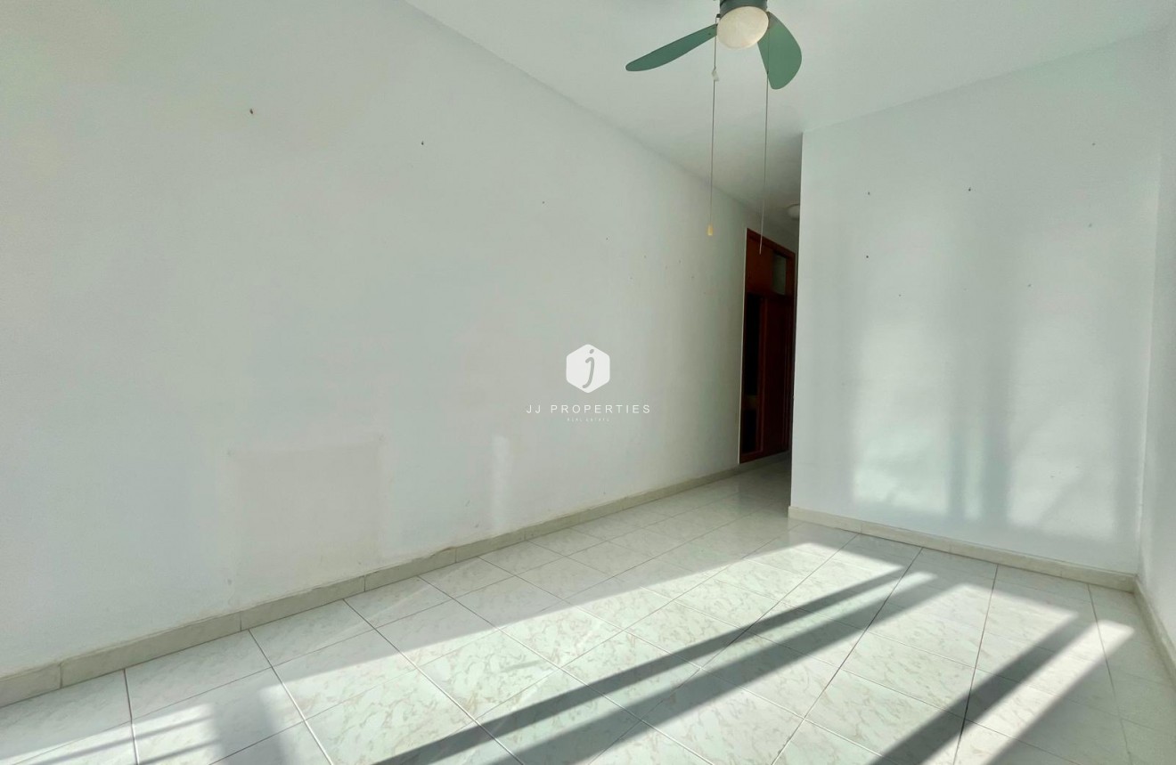 Segunda mano - Apartamento / piso -
Torrevieja