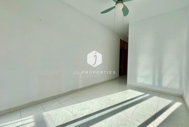 Segunda mano - Apartamento / piso -
Torrevieja