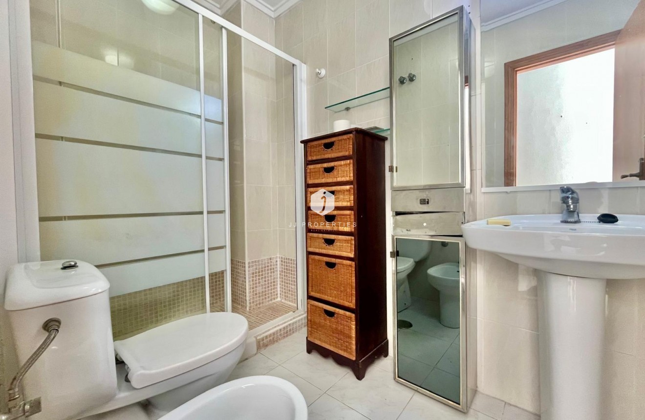 Segunda mano - Apartamento / piso -
Torrevieja