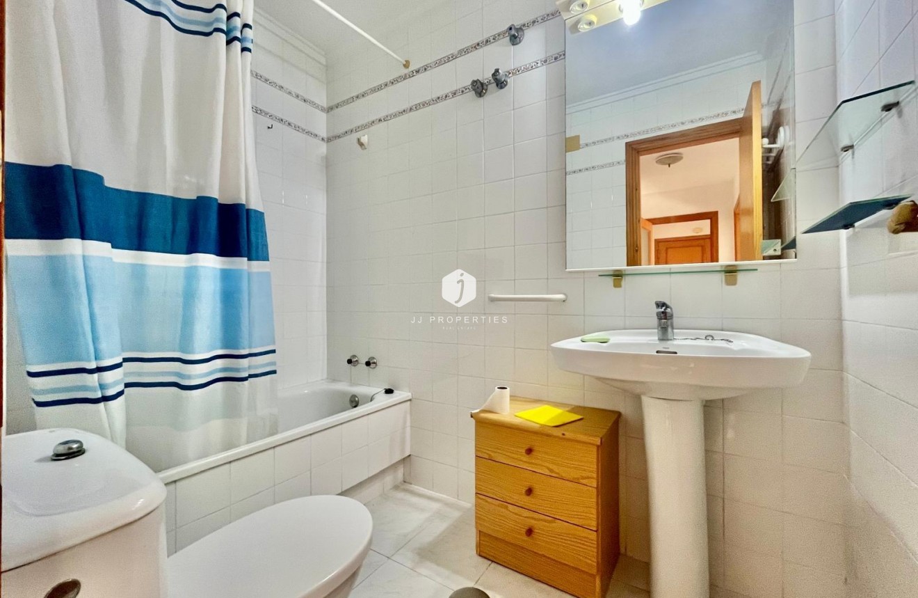 Segunda mano - Apartamento / piso -
Torrevieja