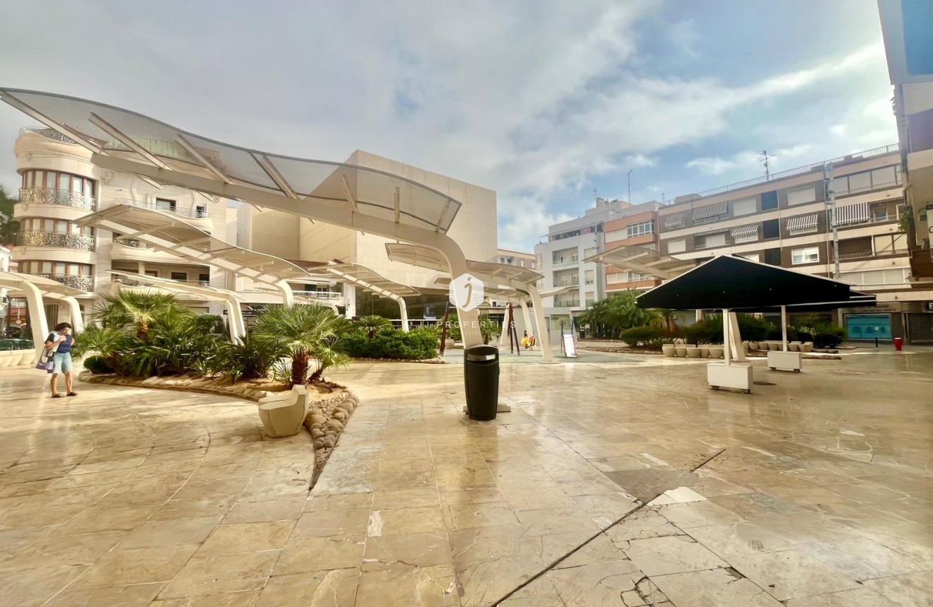Segunda mano - Apartamento / piso -
Torrevieja