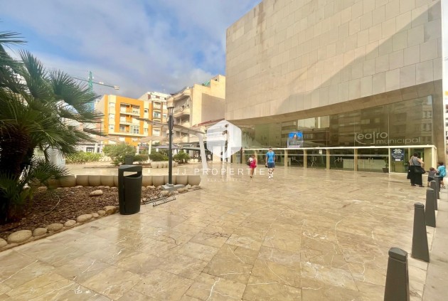Segunda mano - Apartamento / piso -
Torrevieja