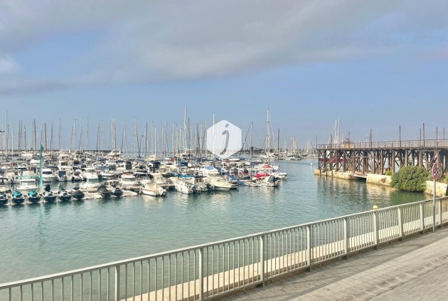 Segunda mano - Apartamento / piso -
Torrevieja