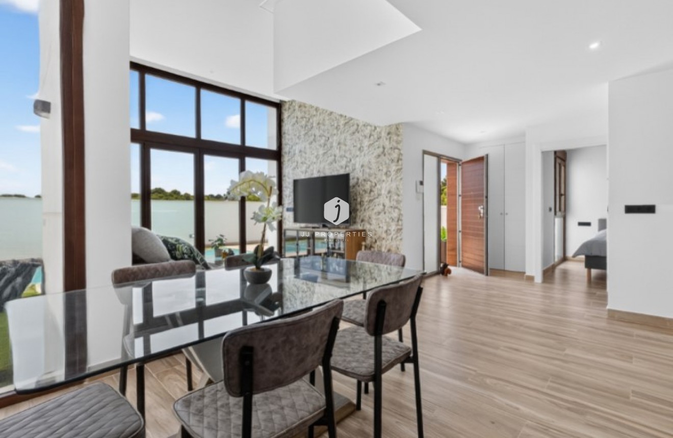 Tweedehands - Villa -
Torrevieja - Costa Blanca