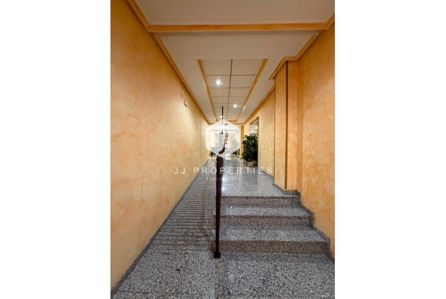 Tweedehands - Appartement / flat -
Torrevieja - Estacion de autobuses