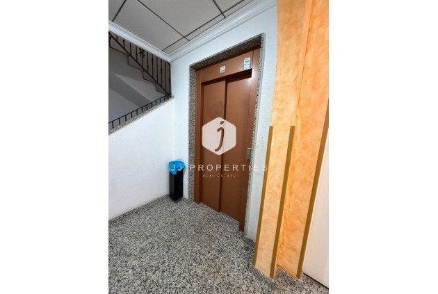 Tweedehands - Appartement / flat -
Torrevieja - Estacion de autobuses