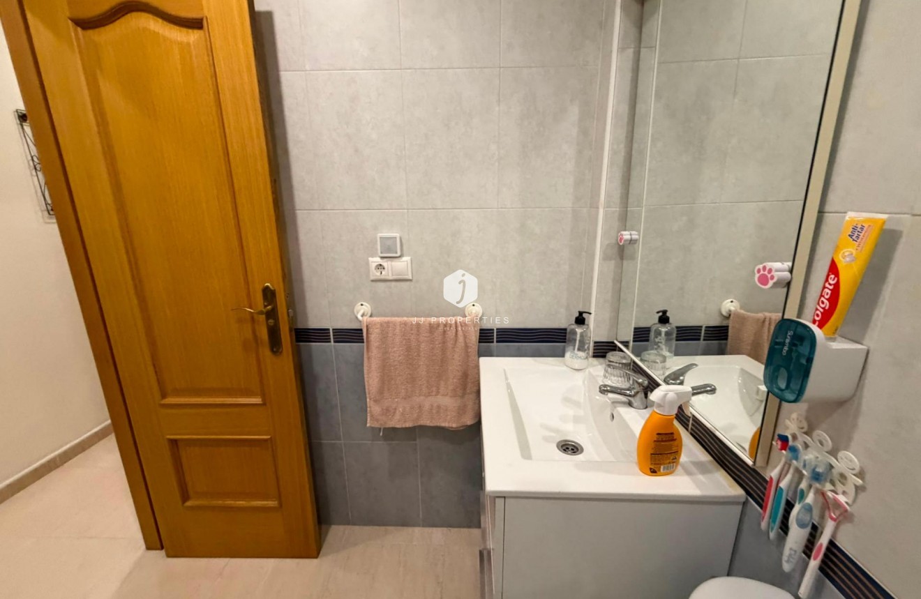 Tweedehands - Appartement / flat -
Torrevieja - Estacion de autobuses
