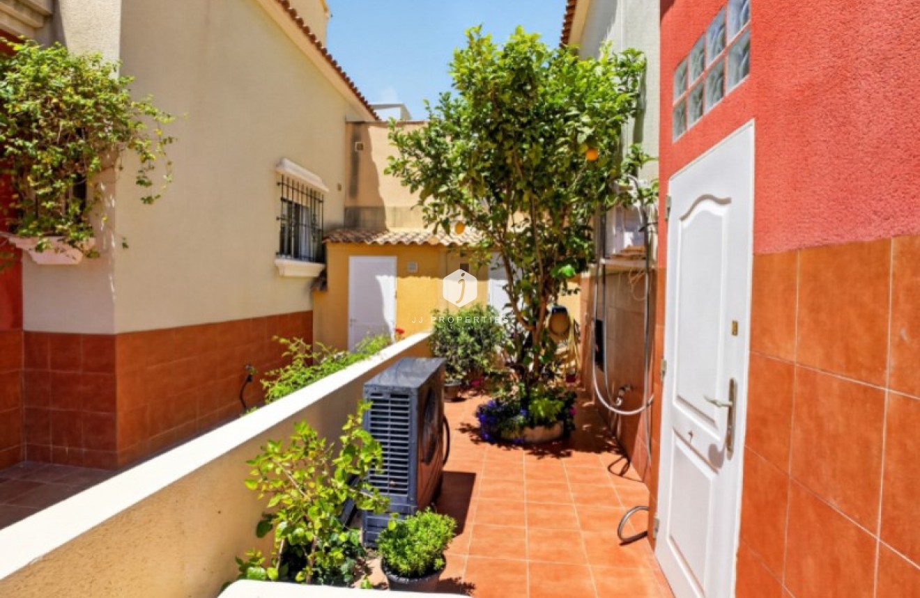Z drugiej ręki - Szalet -
Torrevieja - Costa Blanca