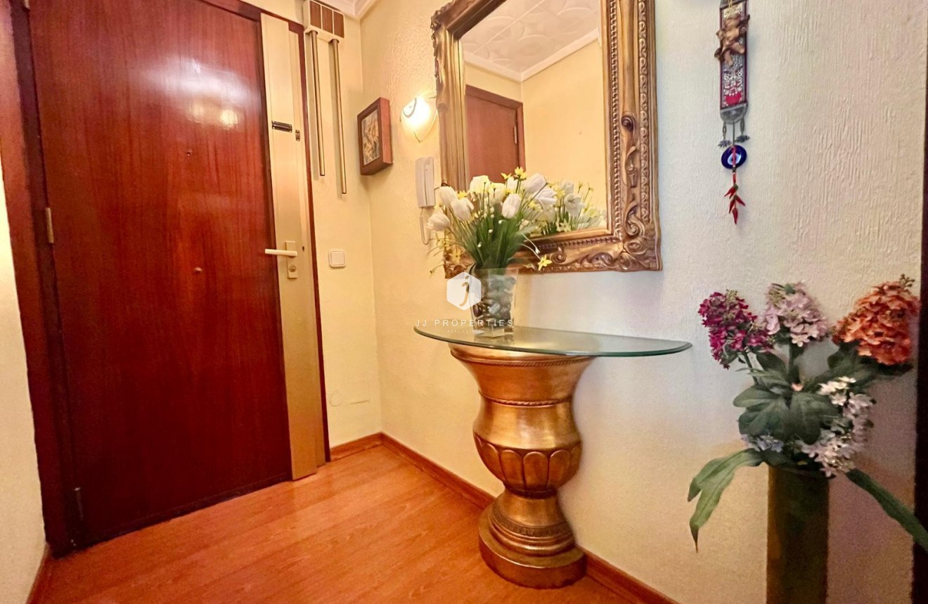 D'occasion - Appartement -
Torrevieja - Centro