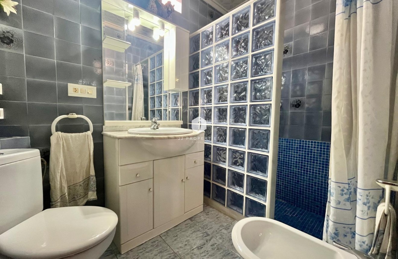 D'occasion - Appartement -
Torrevieja - Centro