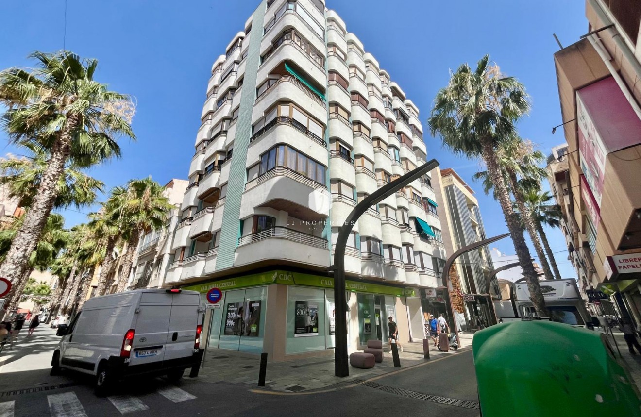 D'occasion - Appartement -
Torrevieja - Centro