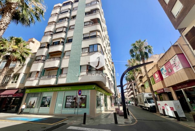 D'occasion - Appartement -
Torrevieja - Centro